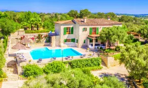 Villa with garden, barbecue & private pool | Mountain view | Good for workation - Image 2