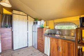 Wooden Chalet in Bessuéjouls – Glamping Lodge with Private Terrace, Garden, and Mountain View - Image 4