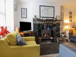 Family-oriented cottage with terrace | Pet-friendly - Image 3