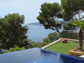 Family-friendly house with hot tub, garden & terrace | Sea view | Close to the beach | Good for workation - Image 2