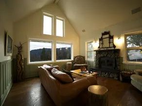 Luxury Cabin Rental in the Cascade Mountains near Crater Lake, Southern Oregon - Image 2