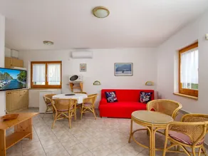 Pleasant flat with garden, pool & terrace - Image 3