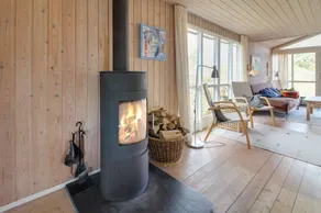 Holiday home with terrace - Image 5