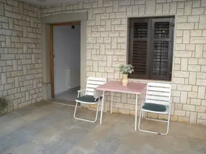 Serene Garden Apartment With Terrace - Image 3