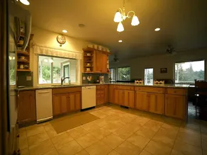 Luxury Cabin Rental in the Cascade Mountains near Crater Lake, Southern Oregon - Image 3