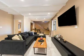 Apartment with garden, BBQ & terrace | Mountain view - Image 4