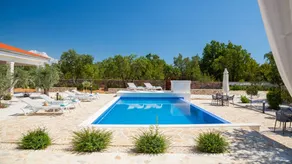 Villa with garden, sauna & terrace | Mountain view - Image 4