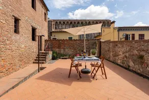 House with garden | City view - Image 2
