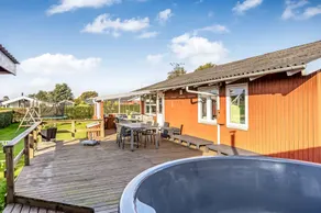 Children-friendly nice holiday home with terrace, jacuzzi & BBQ - Image 2