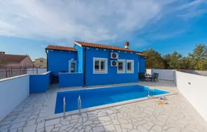 Voll ausgestattetes wunderschönes Ferienhaus mit Garten, Grill und privatem Pool - Image 3