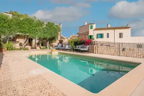 Fully equipped holiday home with terrace, garden & barbeque | Sea view | Good for workation - Image 3