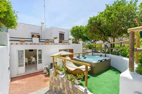 Holiday home with jacuzzi, pool & terrace | Sea view | Close to the beach | Pets allowed - Image 3