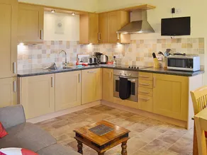 Cottage with barbecue & garden - Image 4
