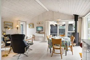 Charming house with terrace & garden - Image 4