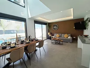 Holiday home with fast internet, heated pool & terrace - Image 4