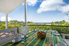 Voll ausgestattetes Ferienhaus mit Terrasse und Garten | Meerblick - Image 2
