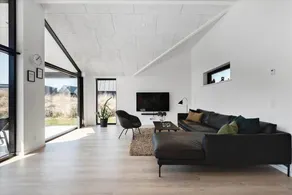 House with BBQ, jacuzzi & terrace - Image 3