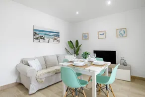 Flat with terrace - Image 2