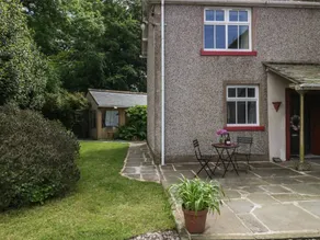 Cottage with hot tub, barbeque & garden - Image 2