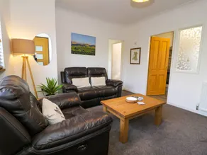 Child-friendly cottage with garden - Image 4