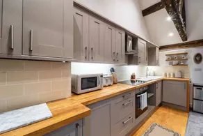 Grade II Listed Top Floor Flat in Central Banbury - Pass the Keys - Image 5