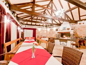 Flat with garden & terrace - Image 3