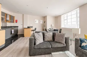 Apartment with hot tub | Close to Brighton Palace Pier | City view - Image 4