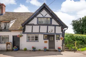 Family-oriented charming cottage with garden - Image 2