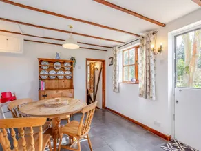Child-friendly cottage with garden & barbecue | Dogs allowed - Image 4