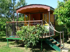 Gite with terrace, pool & garden - Image 2