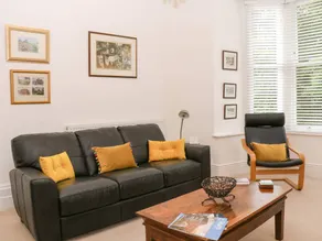 Cottage with garden - Image 4