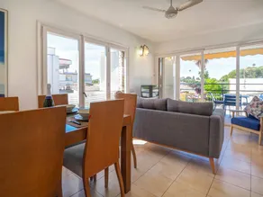 Apartment with terrace & garden - Image 4