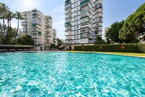 Wohnung mit Pool | Stadtblick - Image 2