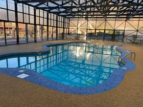 Cozy 2-Bedroom Cabin with Hot Tub, Classic Arcade & Resort Pool Access - Image 2