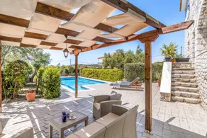 Villa con terrazza, piscina privata e griglia - Image 5
