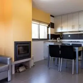 Holiday home with pool, hot tub & garden | City view - Image 2