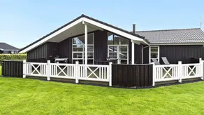 Spacious holiday home with sauna, garden & jacuzzi - Image 5