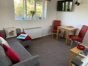 Children-friendly cottage with garden - Image 4