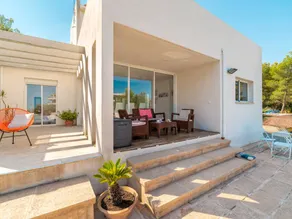 Holiday home with terrace, private pool & garden | Suitable for remote work - Image 3