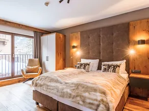 Holiday home with sauna & heated pool | Mountain view - Image 4