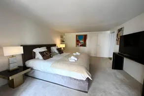 Champs-Elysees Apartment for 6 Guests - Image 5