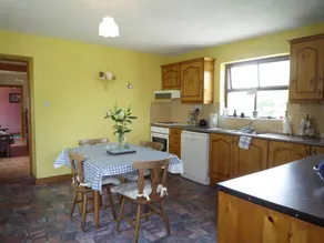 Cottage with garden - Image 3