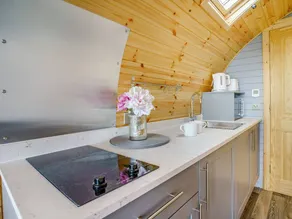Family-friendly nice cottage with garden, barbeque & jacuzzi | River view - Image 5