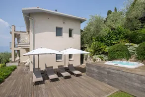 Villa avec piscine privée, jacuzzi et terrasse - Image 5