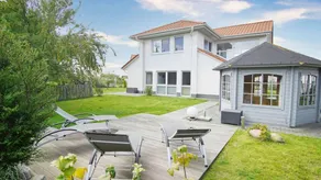 Fully equipped pleasant holiday home with garden, terrace & BBQ | Garden view | Perfect for remote work | Pets allowed - Image 4