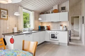 Charming house with terrace & garden - Image 5