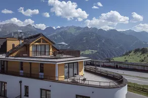 Apartment with terrace - Image 2