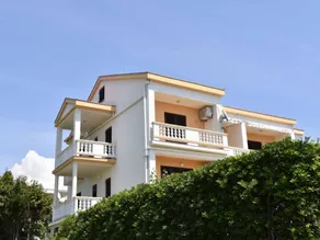 Apartamento vacacional con terraza y barbacoa - Image 4