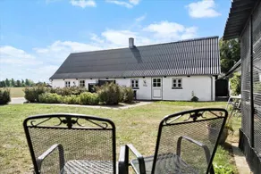 Holiday home with terrace & barbeque - Image 3