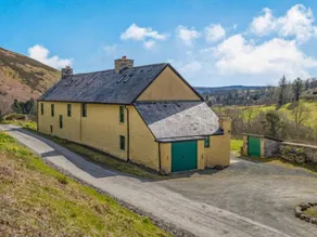 Cottage with BBQ, terrace & garden - Image 2